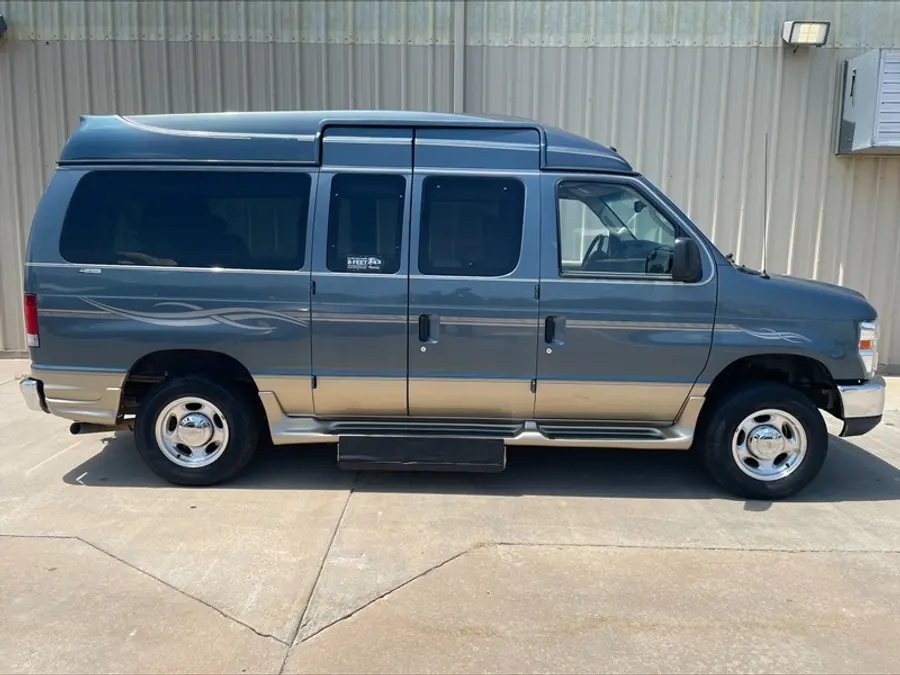 2013 Ford E-Series E-150 Van photo 5