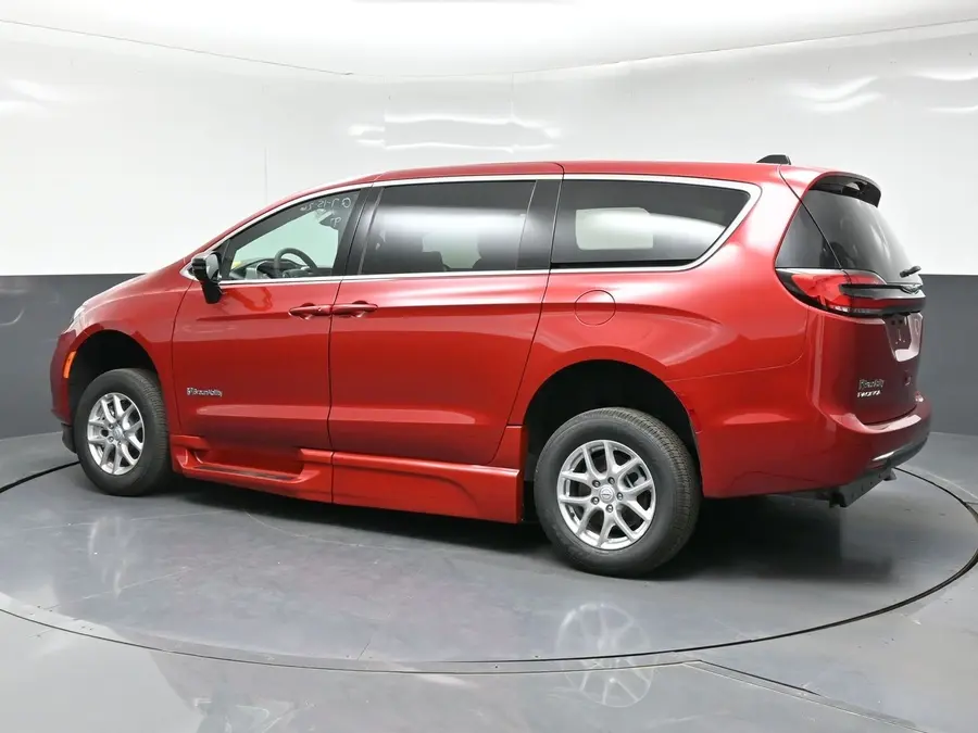 2026 Chrysler Pacifica Select photo 4