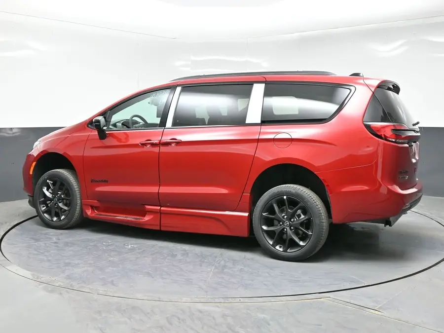 2026 Chrysler Pacifica Select photo 5