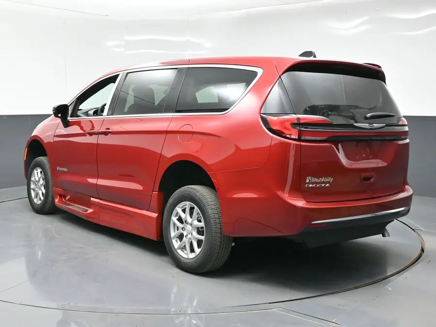 2026 Chrysler Pacifica Select photo 5