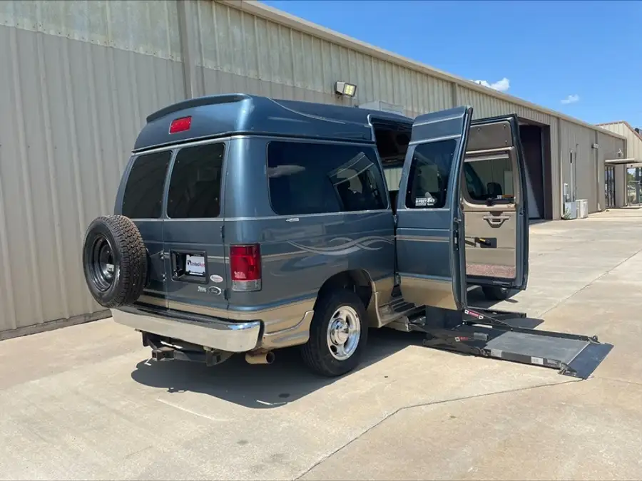 2013 Ford E-Series E-150 Van's photo