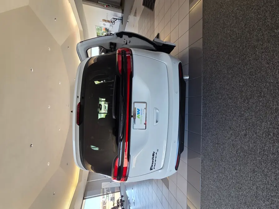 2026 Chrysler Pacifica Select photo 4