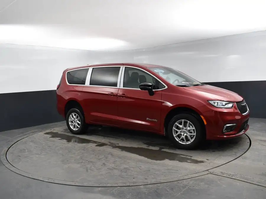 2026 Chrysler Pacifica Select photo 1