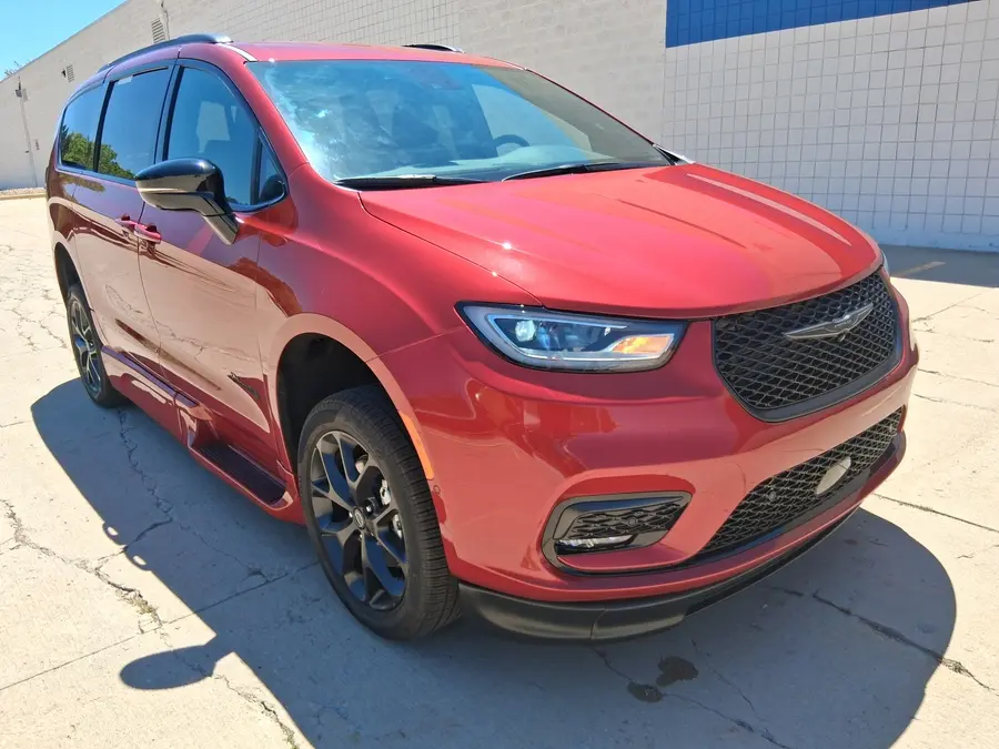 2026 Chrysler Pacifica Select photo 4