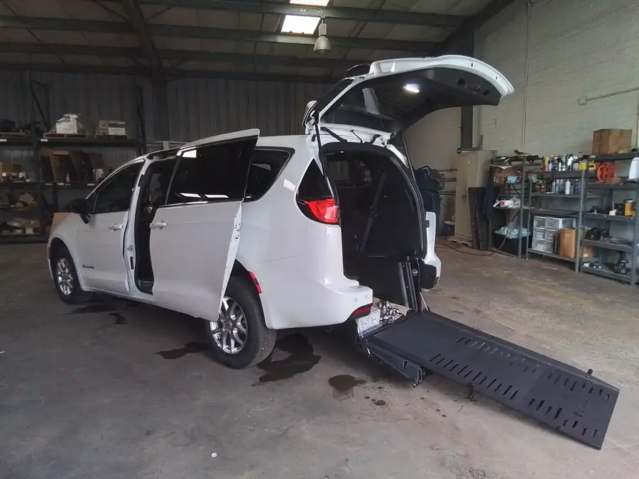 2026 Chrysler Voyager LX's photo