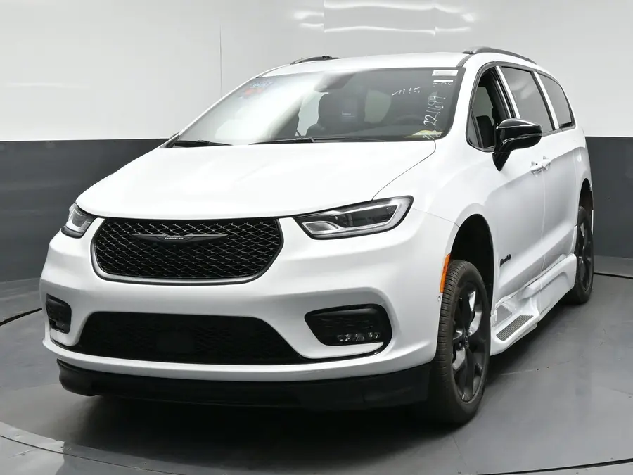 2026 Chrysler Pacifica Select photo 4