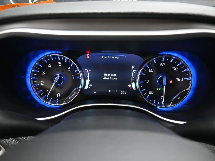2027 Chrysler Pacifica Select photo 5