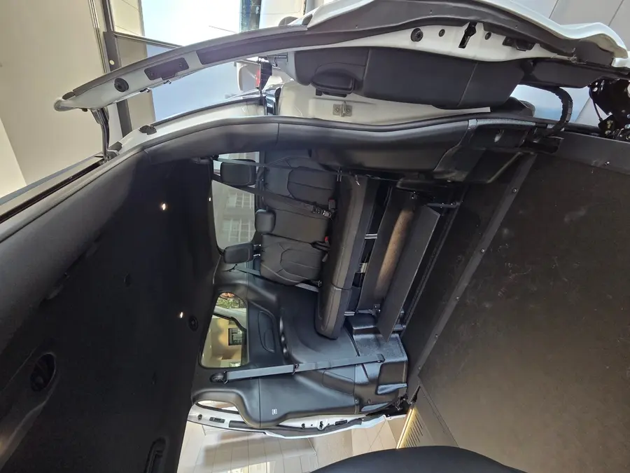 2026 Chrysler Pacifica Select photo 5