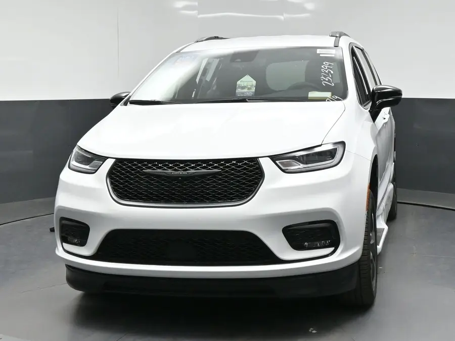 2026 Chrysler Pacifica Select photo 4
