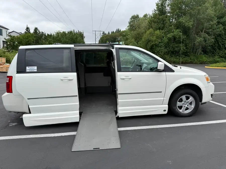 2010 Dodge Grand Caravan SXT FWD's photo