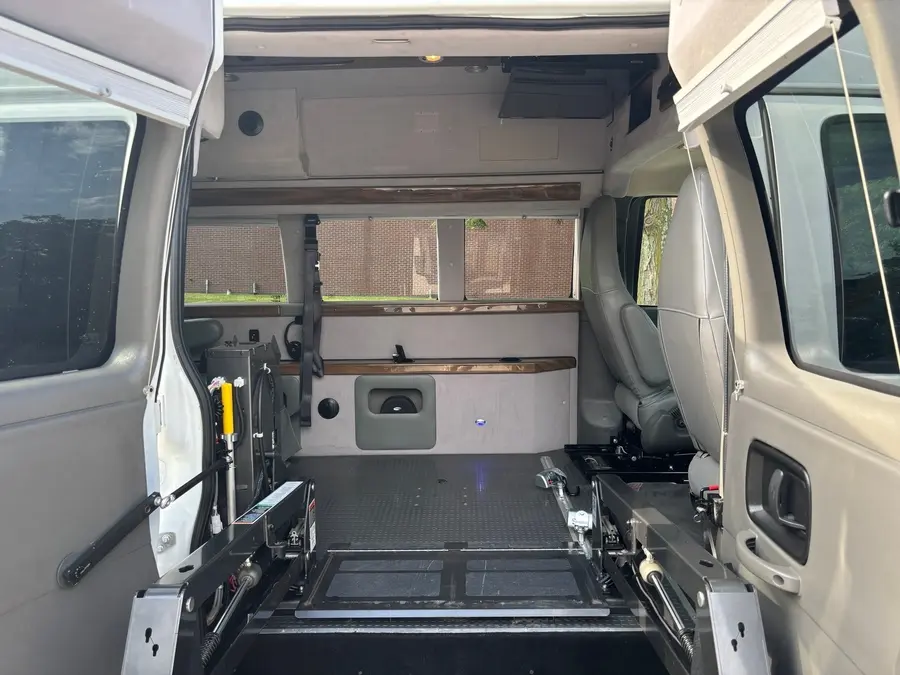 2019 Chevrolet Express 3500 LS Extended photo 3