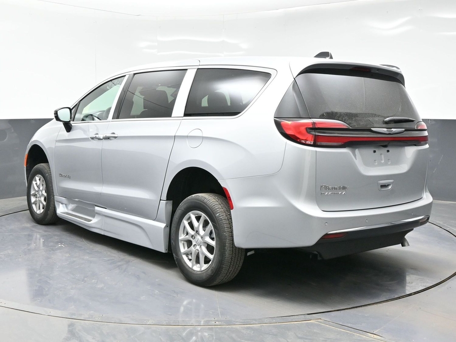 2026 Chrysler Pacifica Select photo 5