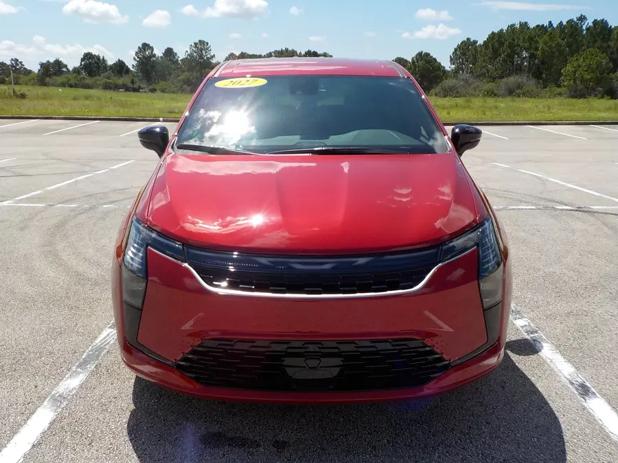 2027 Chrysler Pacifica Select photo 3