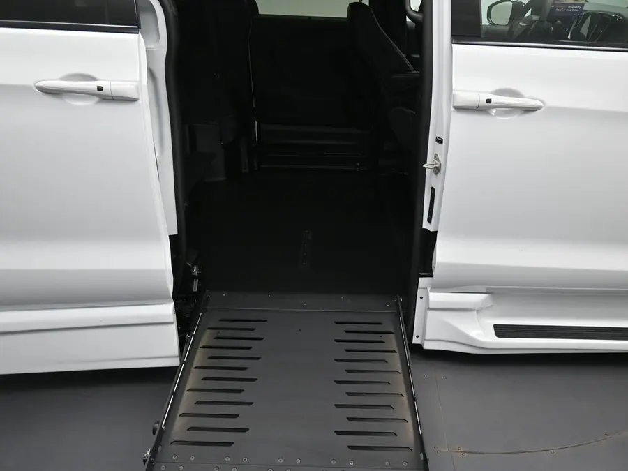 2026 Chrysler Pacifica Select photo 5