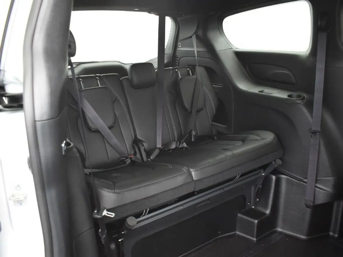 2024 Chrysler Pacifica Touring L photo 4