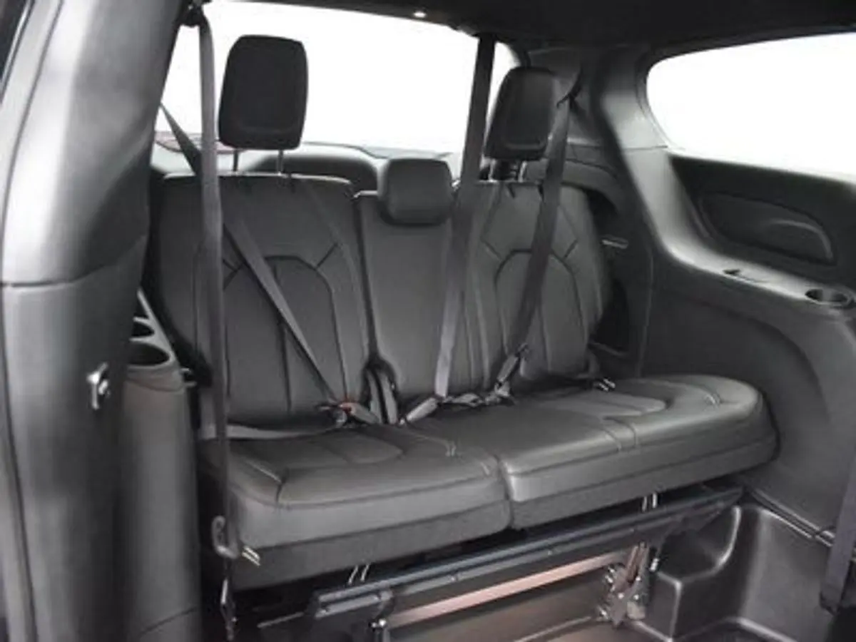 2025 Chrysler Pacifica Select photo 4