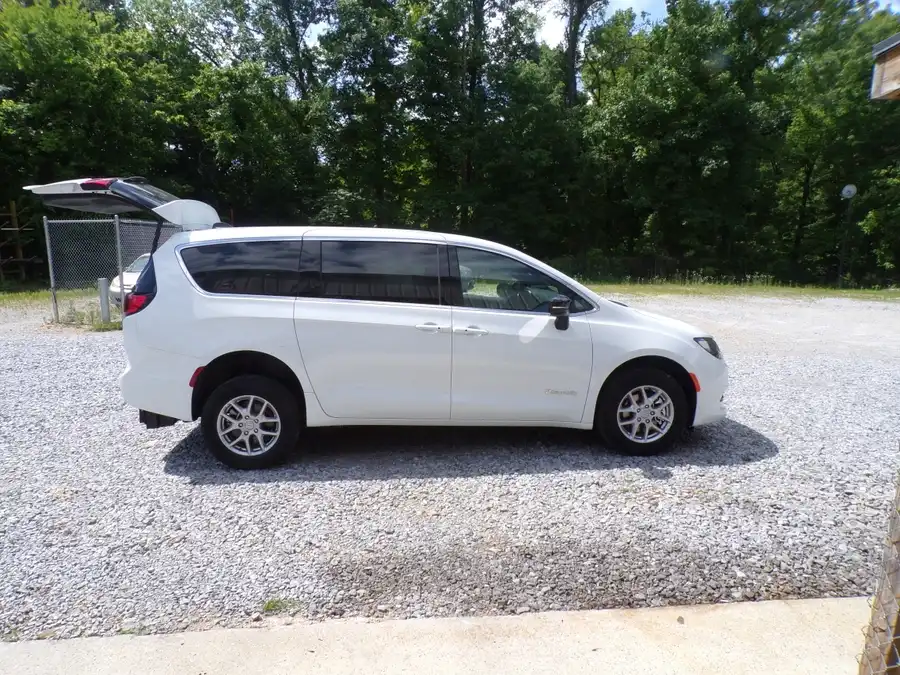 2026 Chrysler Voyager LX's photo