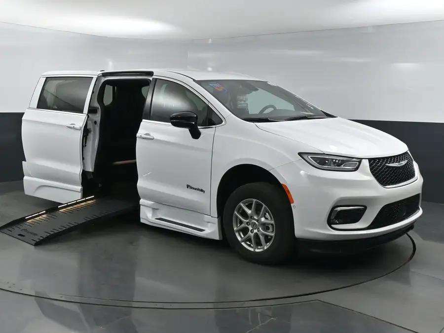 2025 Chrysler Pacifica Select photo 1