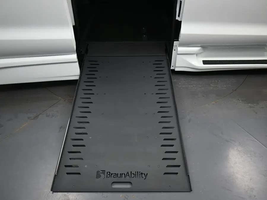 2026 Chrysler Pacifica Select photo 4