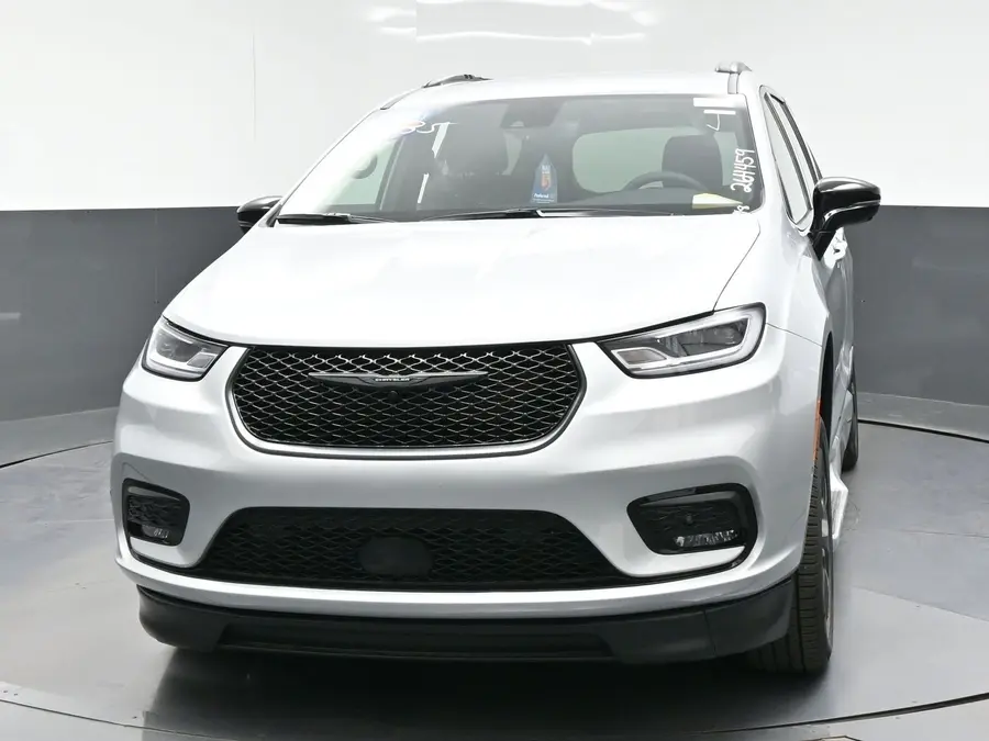2026 Chrysler Pacifica Select photo 4