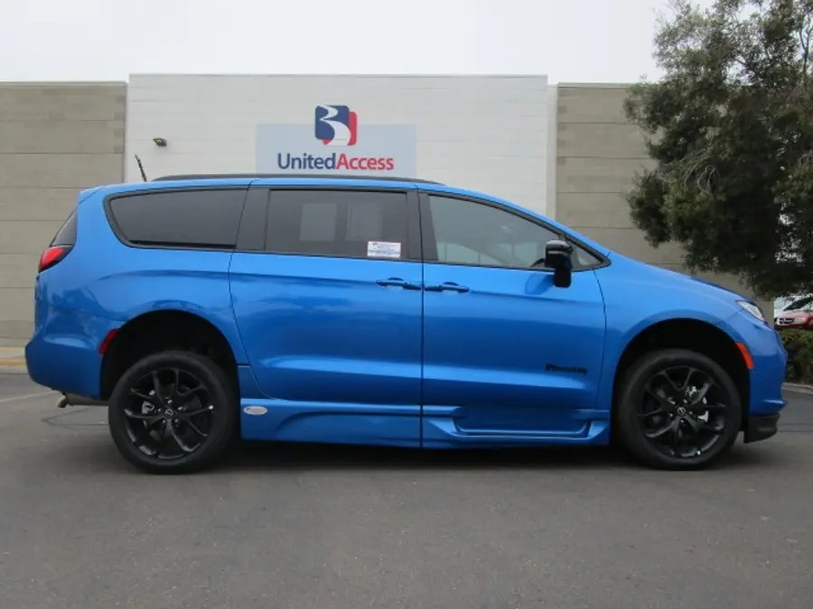 2026 Chrysler Pacifica Select photo 5
