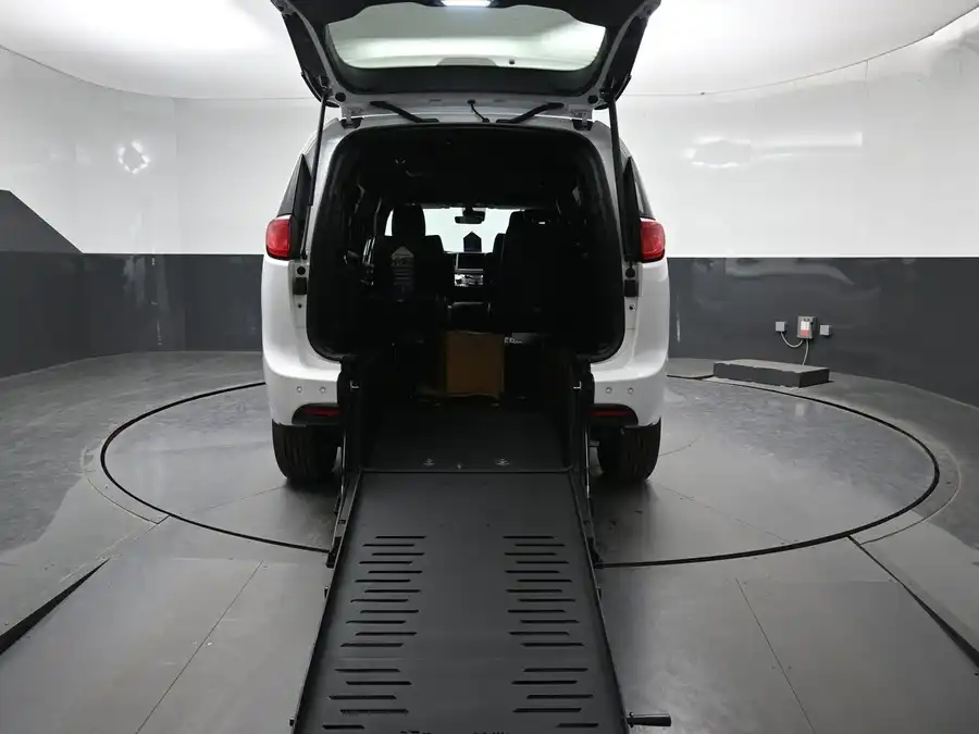 2026 Chrysler Voyager LX's photo