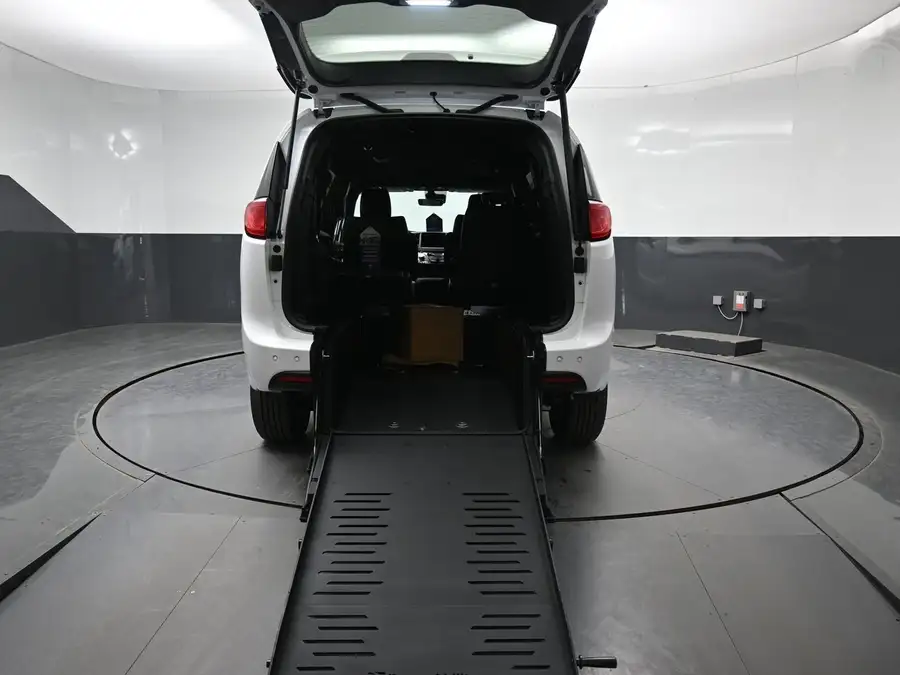 2026 Chrysler Voyager LX's photo