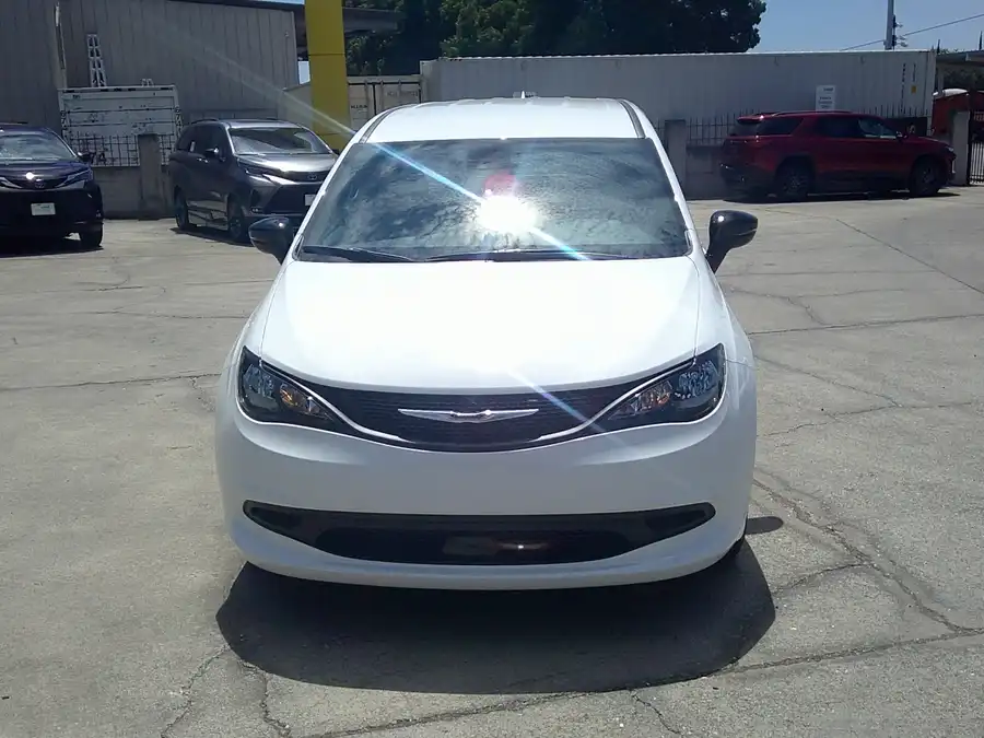 2026 Chrysler Voyager LX's photo