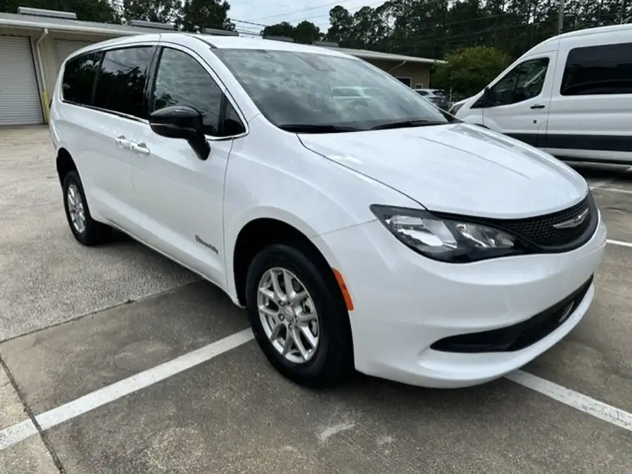 2026 Chrysler Voyager LX's photo