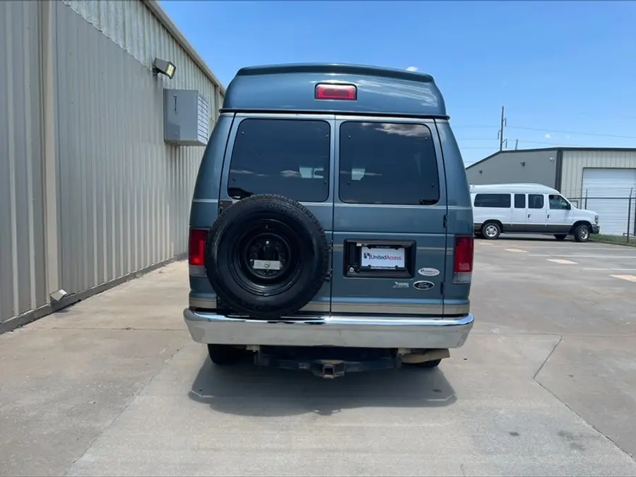 2013 Ford E-Series E-150 Van photo 4