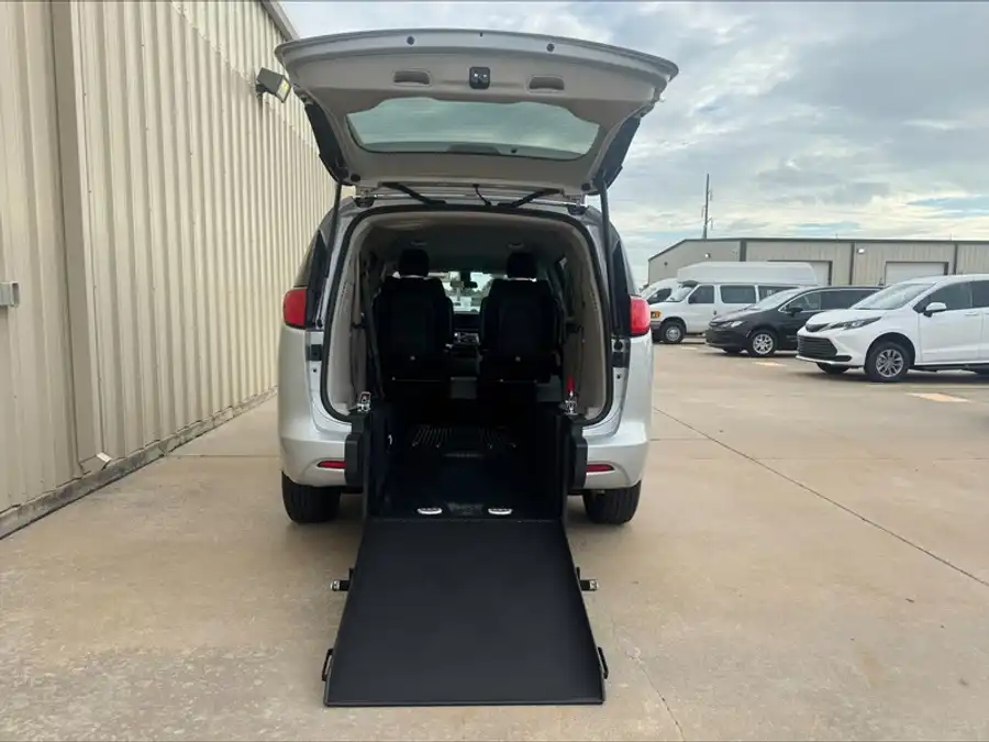 2022 Chrysler Voyager LX's photo