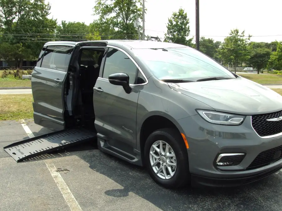 2025 Chrysler Pacifica Select photo 1