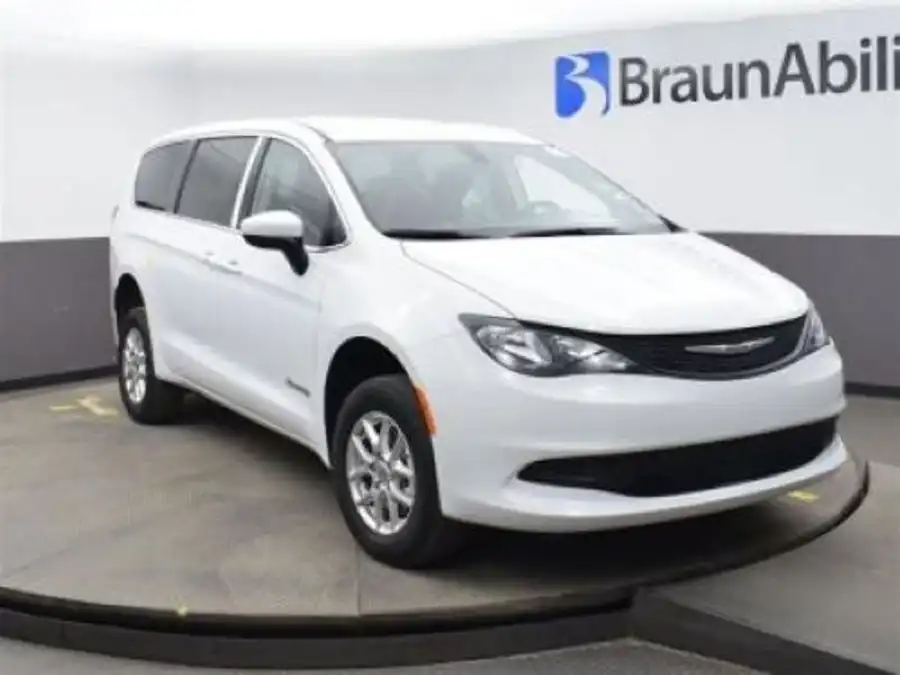 2023 Chrysler Voyager LX's photo