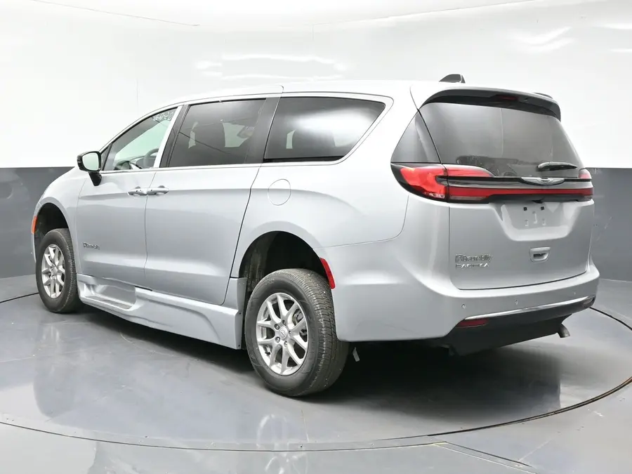 2026 Chrysler Pacifica Select photo 5