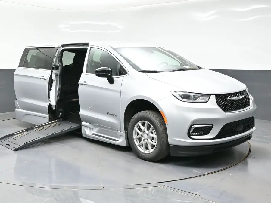 2026 Chrysler Pacifica Select photo 5