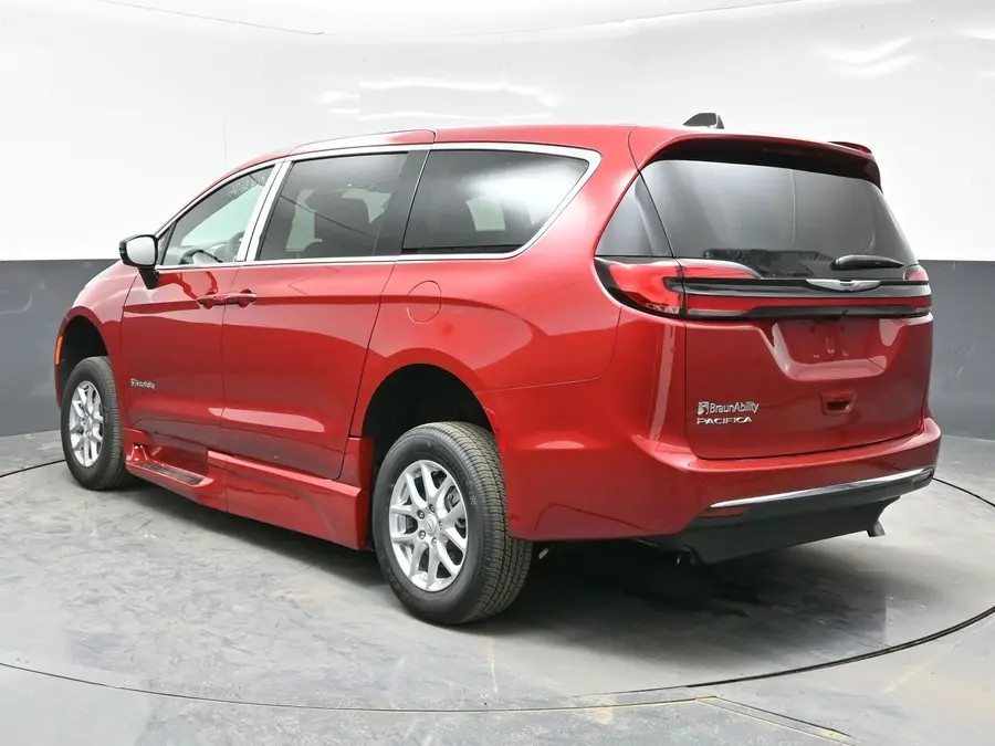 2026 Chrysler Pacifica Select photo 5