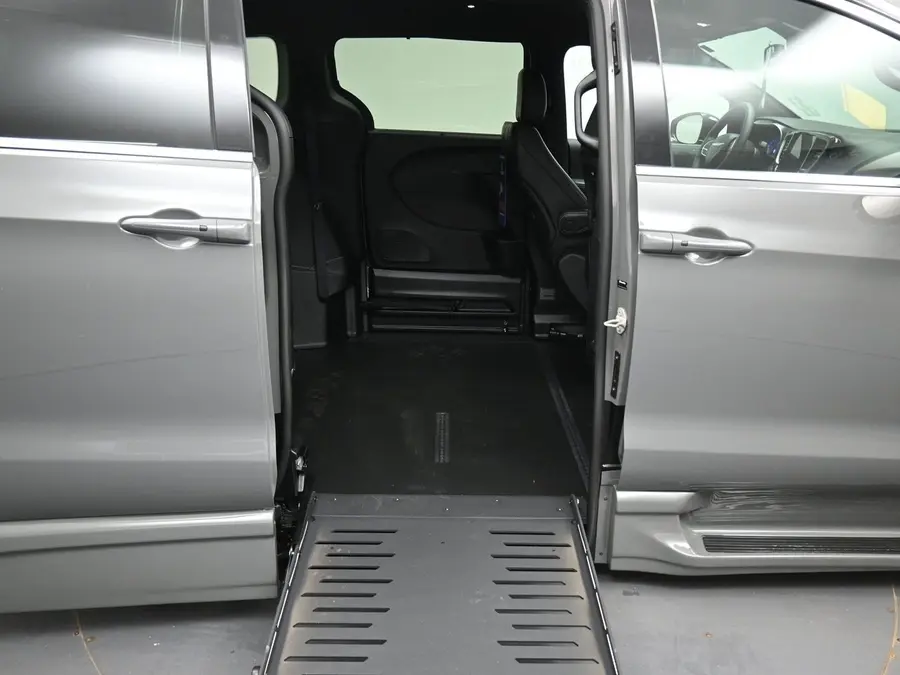 2025 Chrysler Pacifica Select photo 3