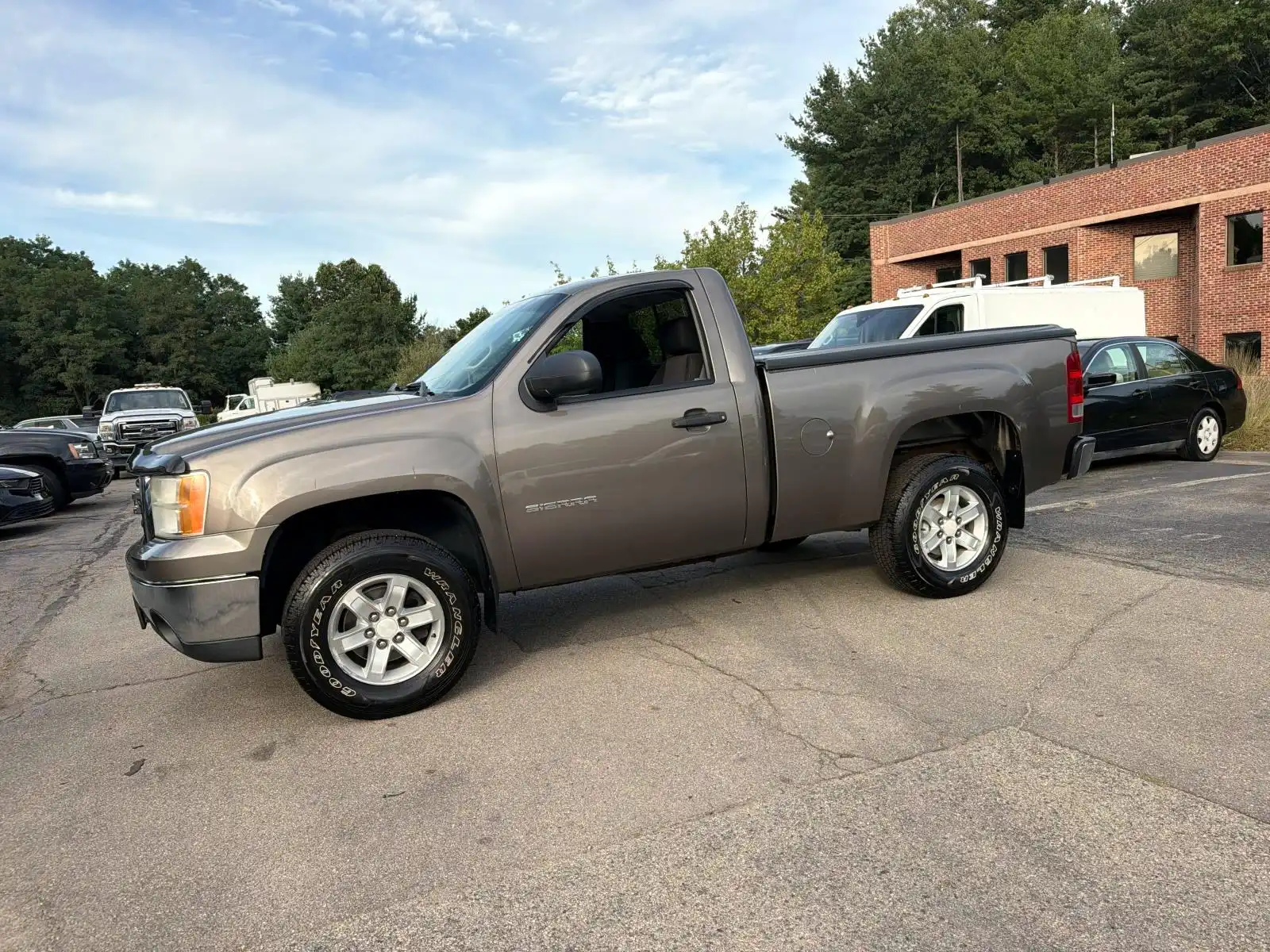2013 GMC Sierra Work Truck 2WD Regular Cab LWB's photo