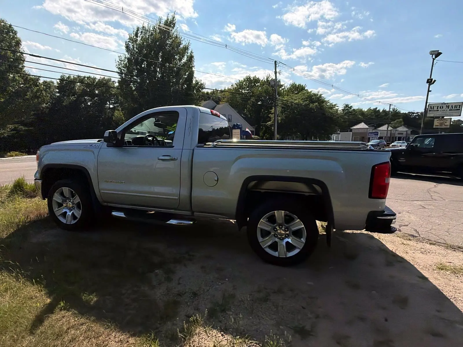 2014 GMC Sierra 4WD Regular Cab SLE LWB photo 3