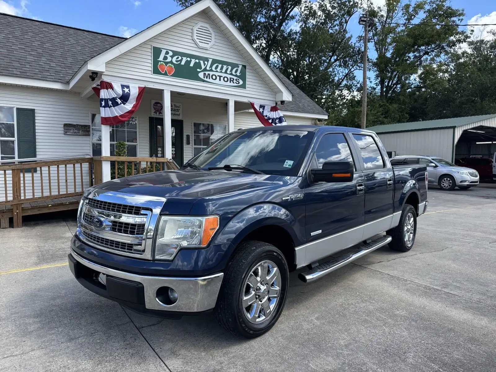 2013 Ford F-150 XLT SuperCrew 145-in's photo