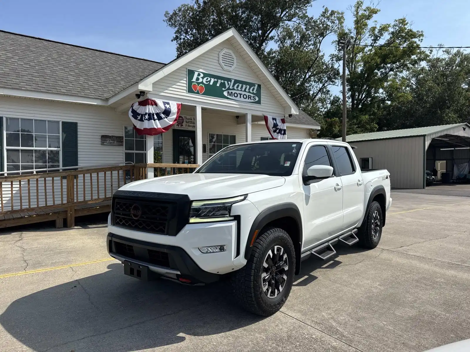 2023 Nissan Frontier PRO-4X Crew Cab 4X4's photo