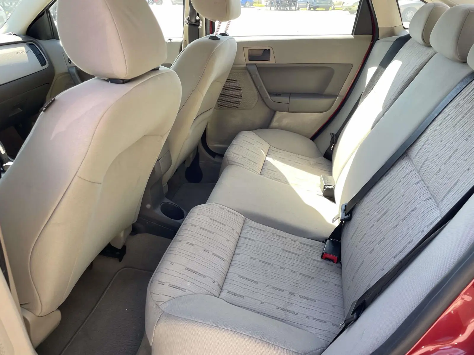 2010 Ford Focus SE photo 5