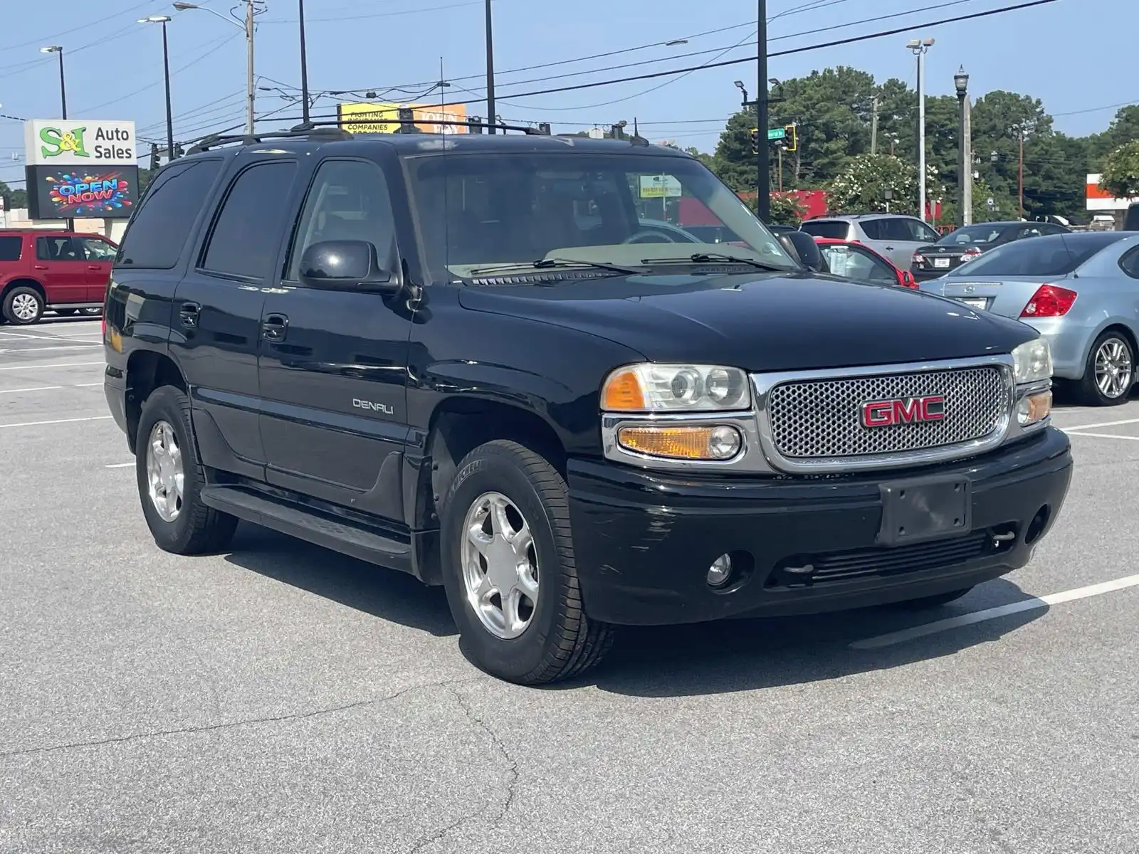 2002 GMC Yukon Denali's photo