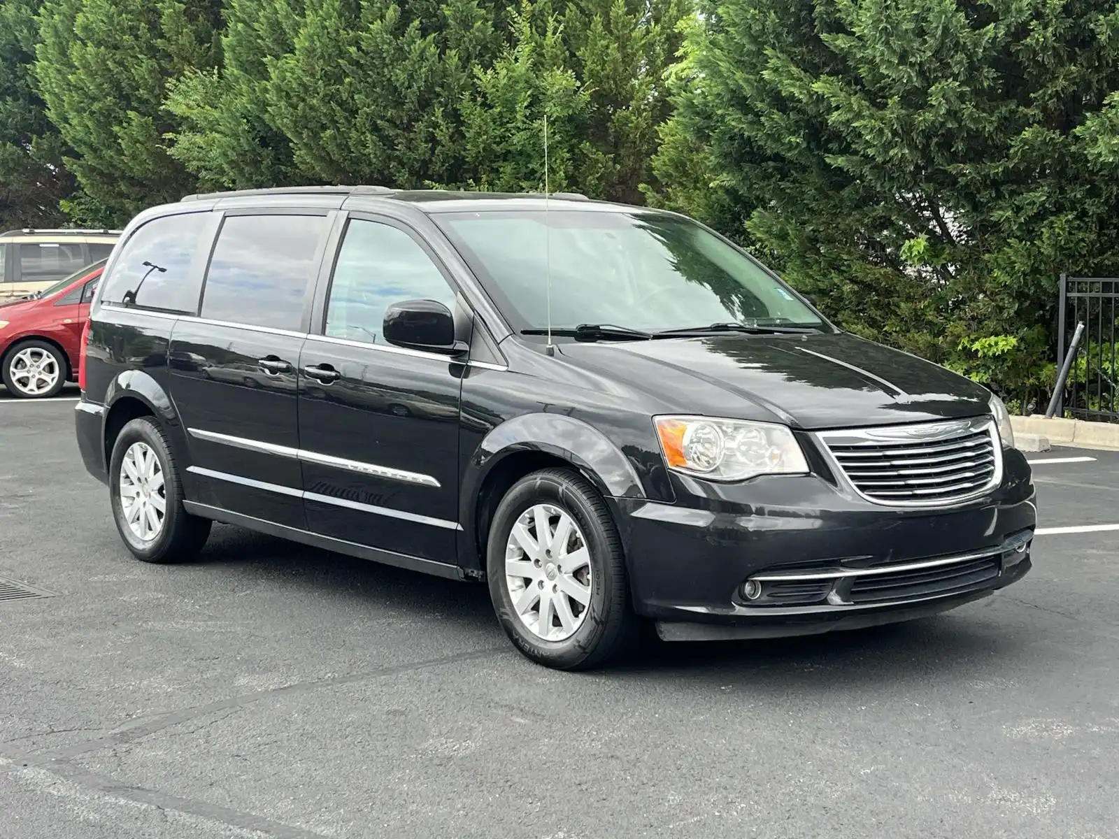 2016 Chrysler Town & Country Touring's photo