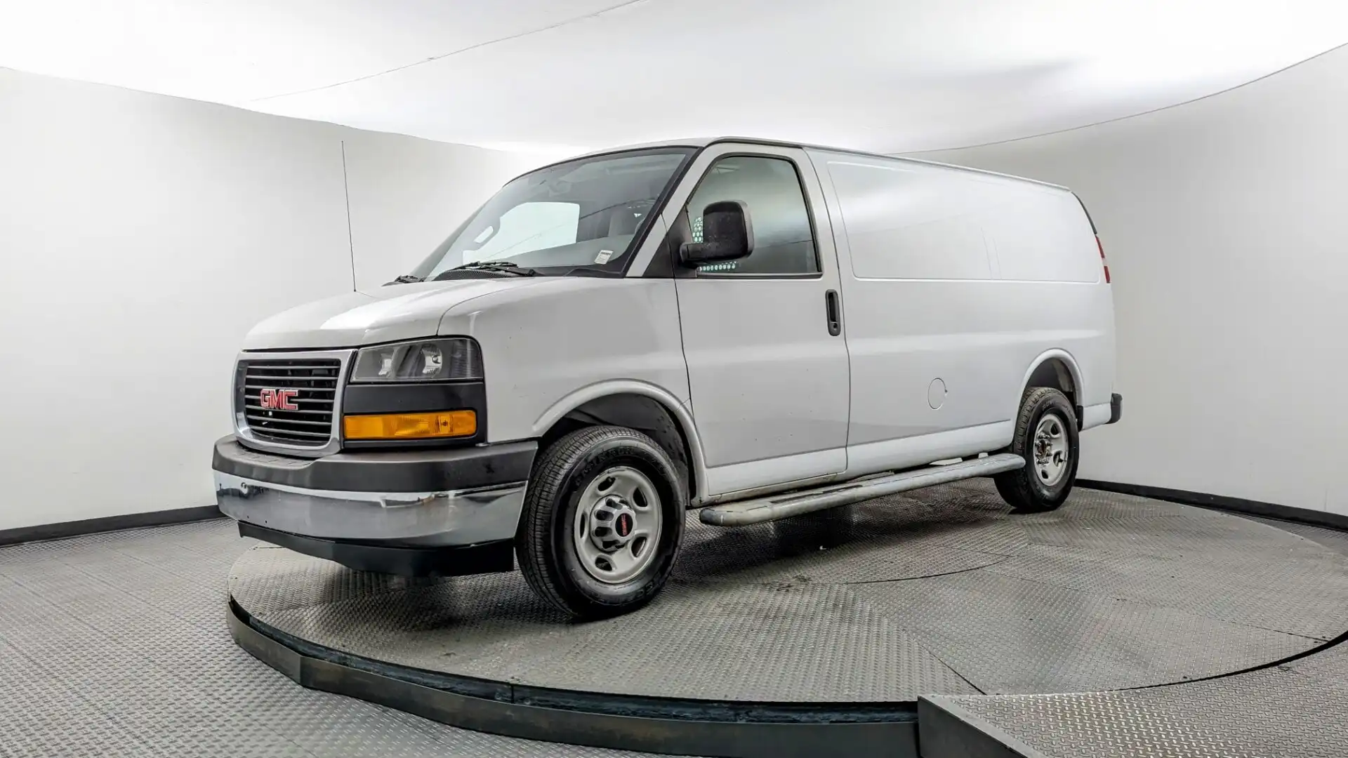 2017 GMC Savana 2500's photo