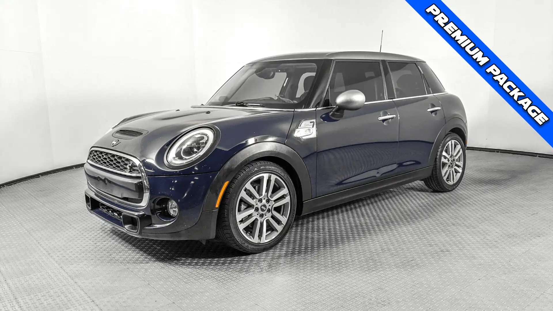 2017 MINI Cooper S 4 Door's photo