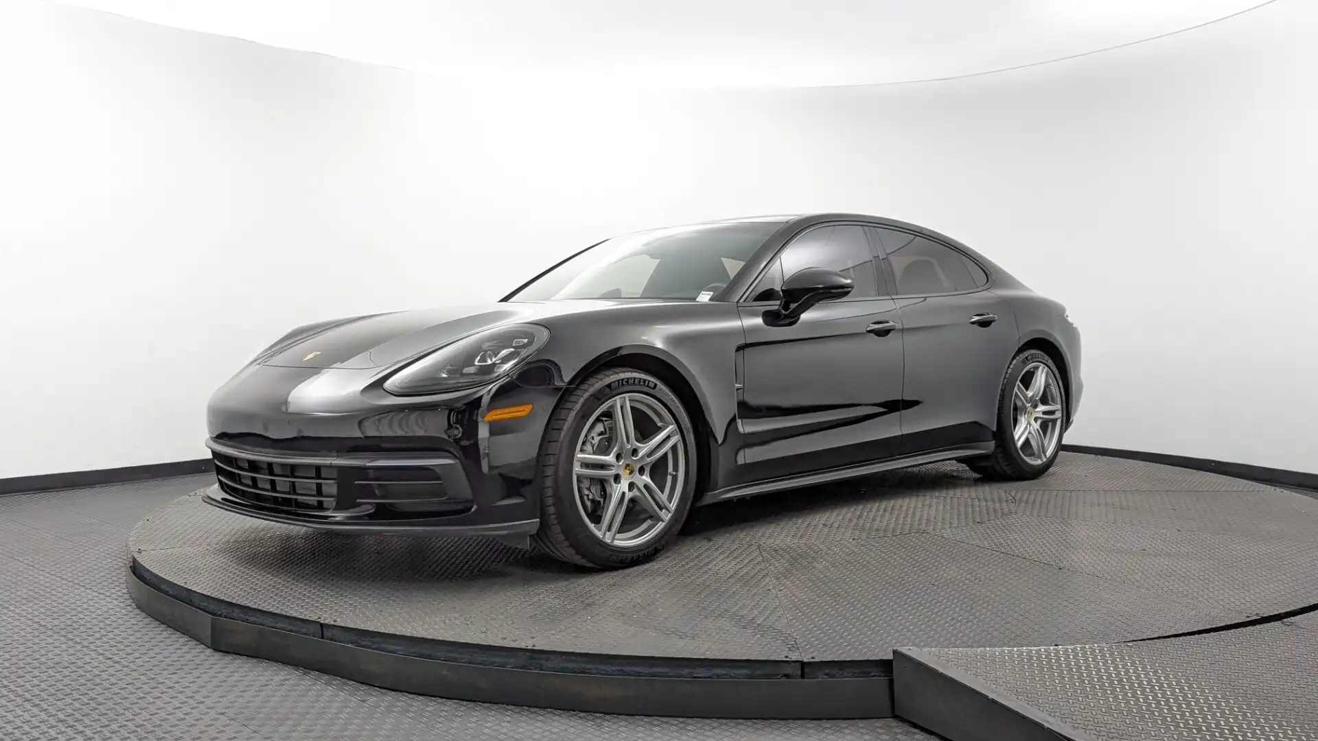 2018 Porsche Panamera 4's photo