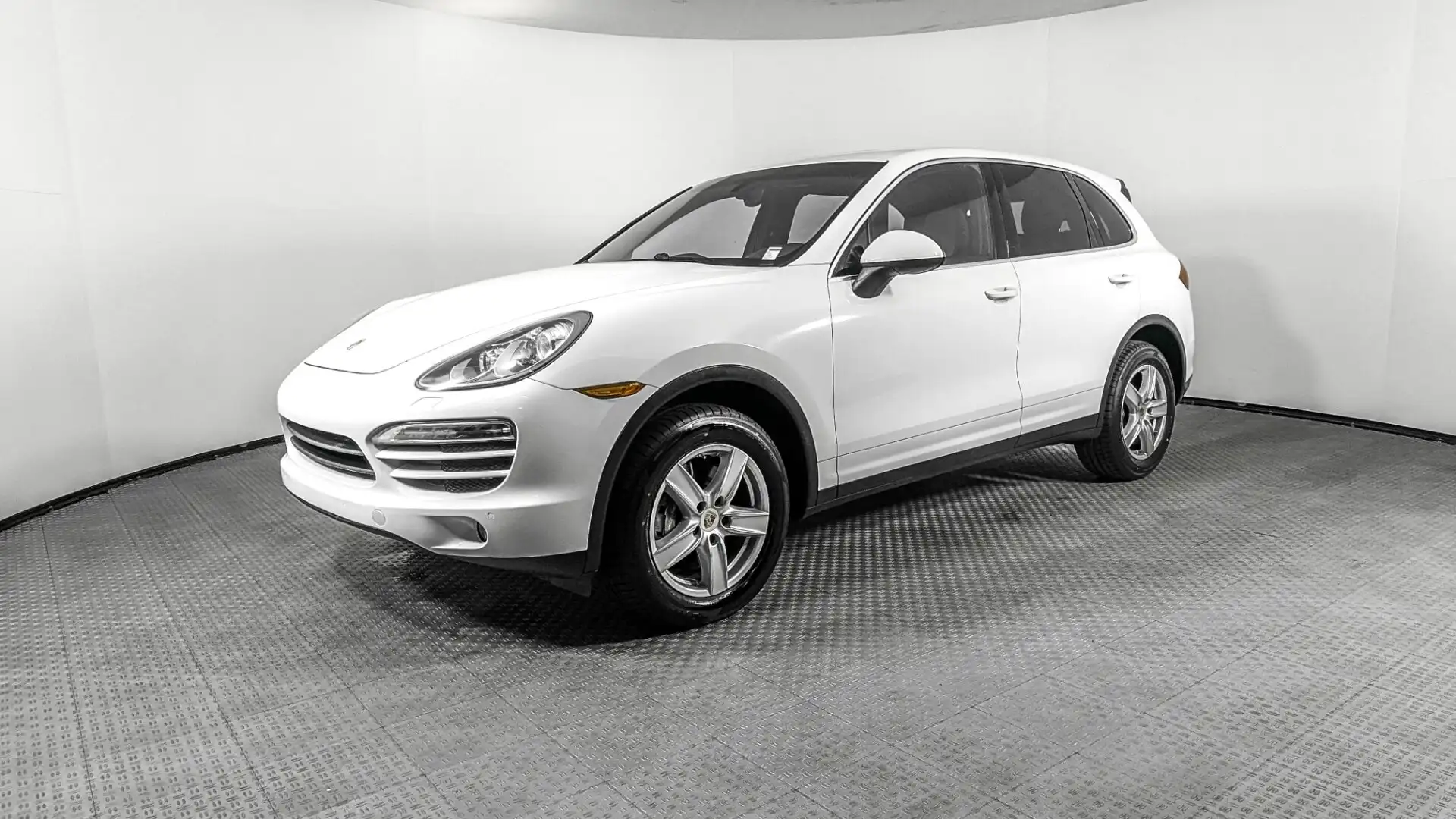 2014 Porsche Cayenne Platinum Edition's photo