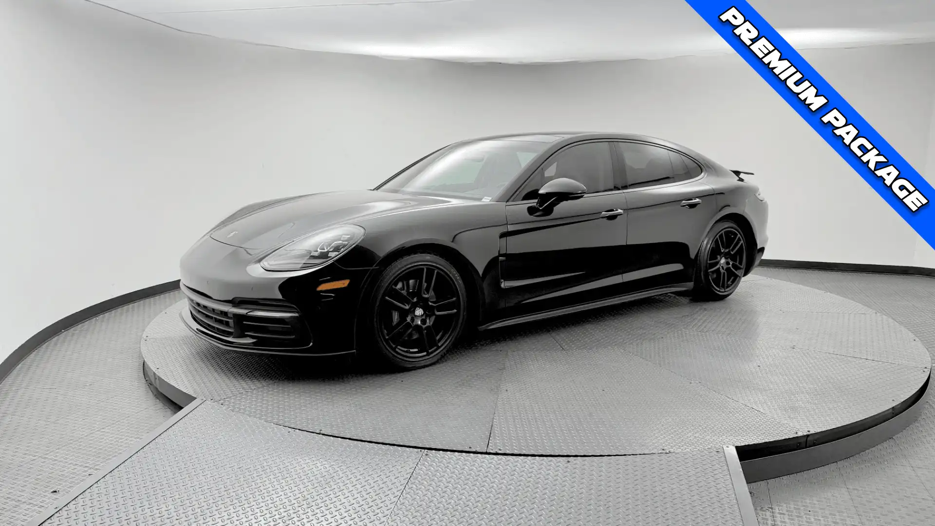 2017 Porsche Panamera 4's photo