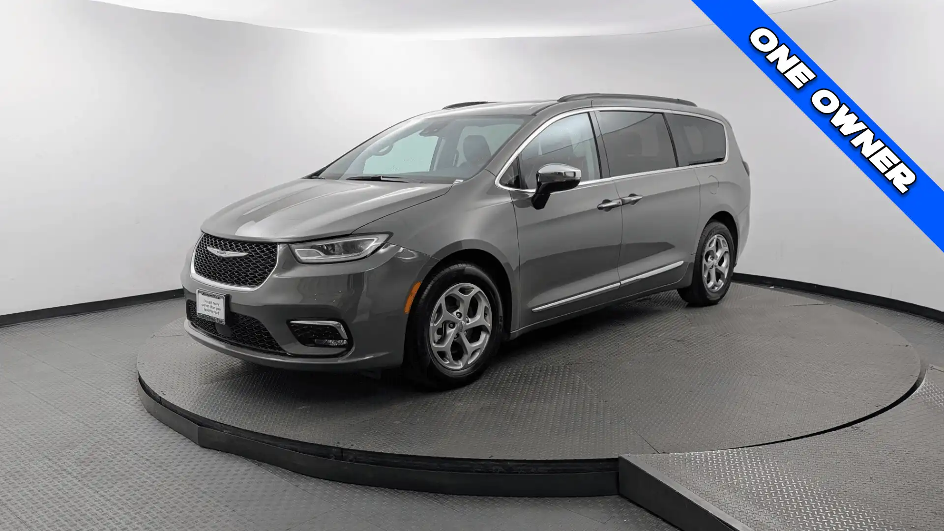 2023 Chrysler Pacifica Limited's photo